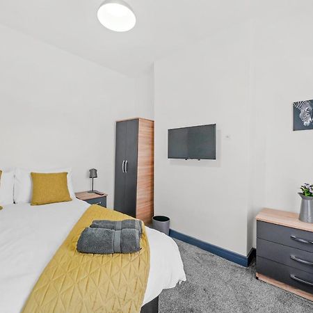 Modern Equipped 4 Bedroom House In Central Stoke-Free Parking Stoke-on-Trent Exterior foto
