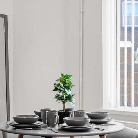 Modern Equipped 4 Bedroom House In Central Stoke-Free Parking Stoke-on-Trent Exterior foto