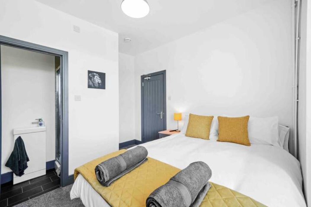 Modern Equipped 4 Bedroom House In Central Stoke-Free Parking Stoke-on-Trent Exterior foto