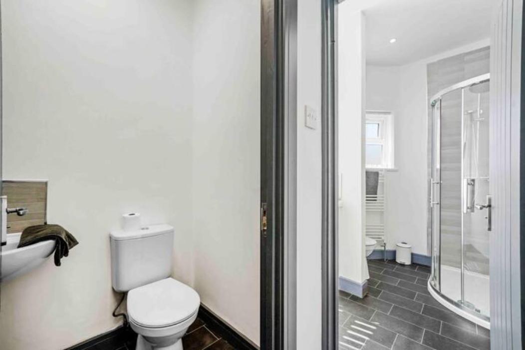 Modern Equipped 4 Bedroom House In Central Stoke-Free Parking Stoke-on-Trent Exterior foto