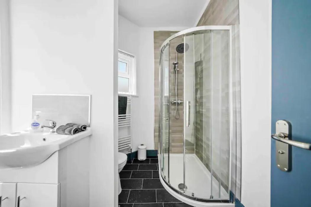 Modern Equipped 4 Bedroom House In Central Stoke-Free Parking Stoke-on-Trent Exterior foto