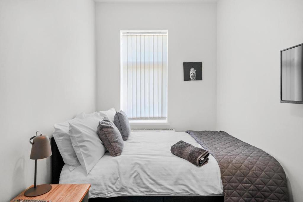 Modern Equipped 4 Bedroom House In Central Stoke-Free Parking Stoke-on-Trent Exterior foto