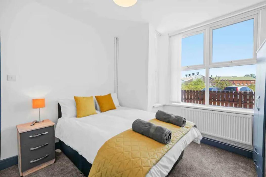 Modern Equipped 4 Bedroom House In Central Stoke-Free Parking Stoke-on-Trent Exterior foto
