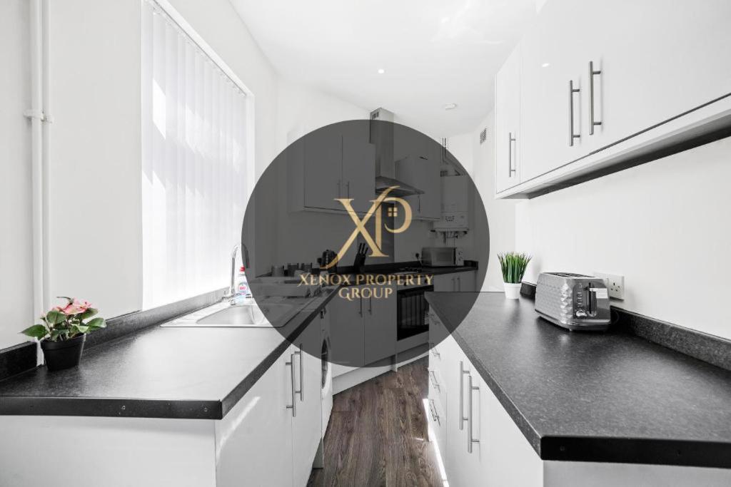 Modern Equipped 4 Bedroom House In Central Stoke-Free Parking Stoke-on-Trent Exterior foto